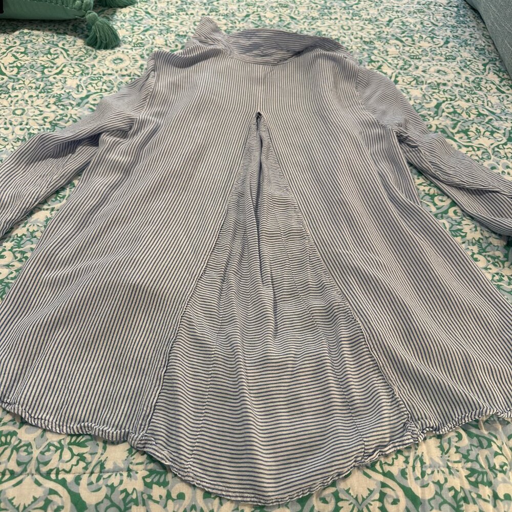 Chicos Womens Collared Full Long Sleeve Blue and White Top Sz 8R - Picture 7 of 8